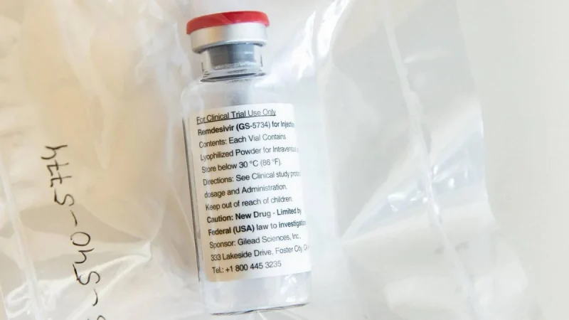 Governo dos EUA anuncia sucesso em teste com antiviral contra Covid-19