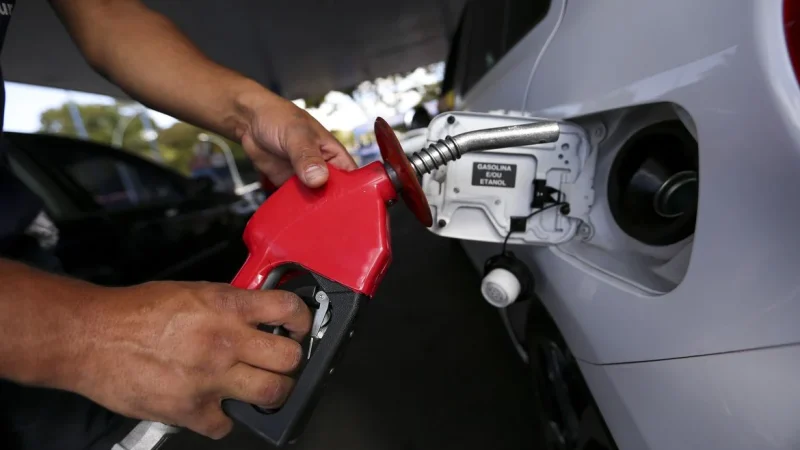 Preços da gasolina, diesel e gás aumentam hoje nas refinarias
