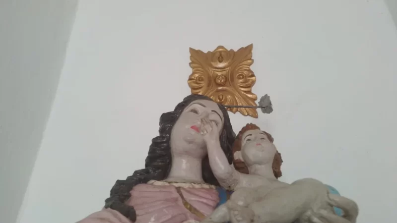 Capela de Monserrate é arrombada e levadas imagens e outros objetos sacros quebrados..