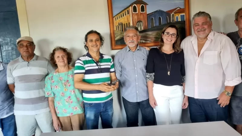 Historiadores visitam a antiga alfândega onde será instalado o Museu da Parnaíba.