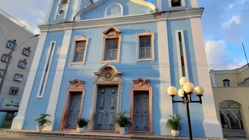 Deputado Florentino Neto visita obras de reforma da Catedral de Parnaíba