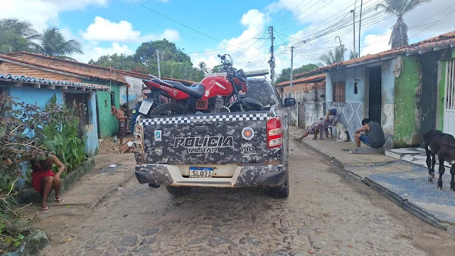 Suspeito foge pela mata e abandona moto ao ver viatura da PM em Parnaíba