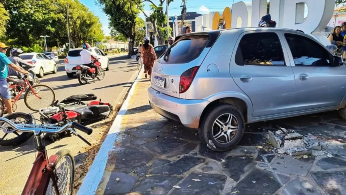 Acidente entre carro e motocicleta deixa piloto de aplicativo ferido em Parnaíba