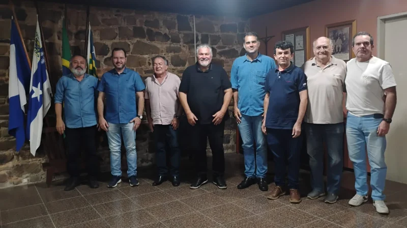 ACP recebe 77ª edição do Almanaque da Parnaíba em reunião ordinária