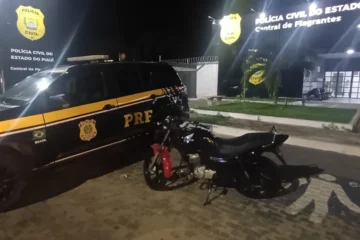 Motocicleta apreendida pela PRF em ocorrência na BR-343, em Parnaíba