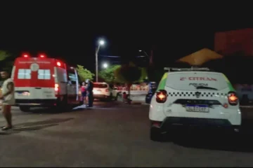 Atendimento a feridos após batida entre Jeep e motocicleta no bairro São Francisco, em Parnaíba