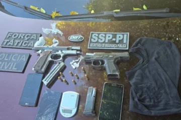 Operação policial em Regeneração com apreensão de arma, drogas e motocicleta com restrição