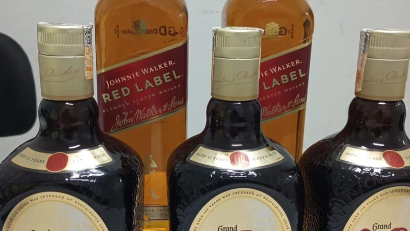 Homem é detido após suspeita de furto de cinco garrafas de whisky em supermercado de Parnaíba