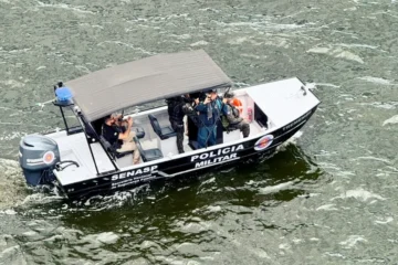 Embarcação usada para reforçar o policiamento marítimo e fluvial no litoral do Piauí